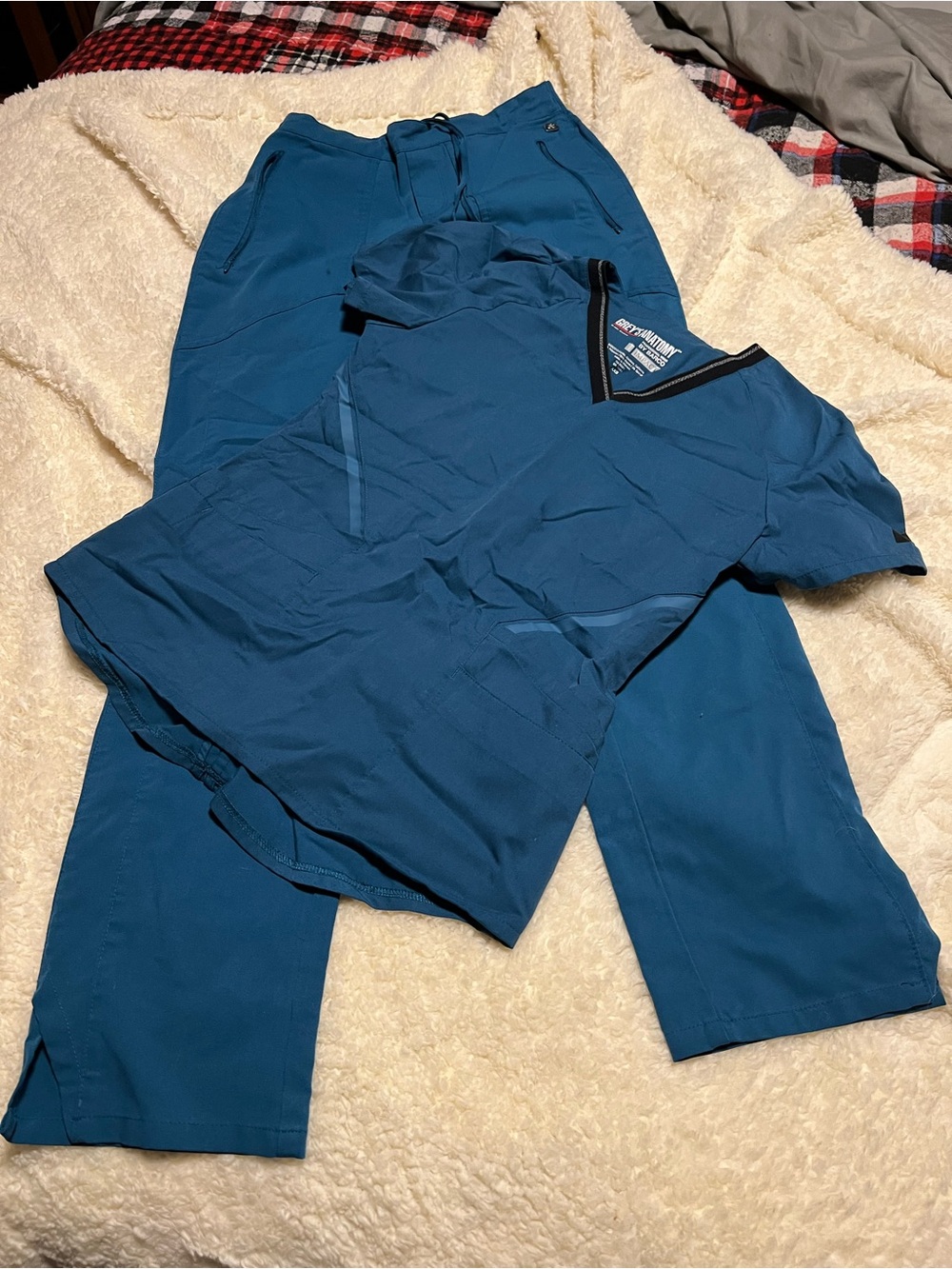 Grey's Anatomy Teal Blue Scrub Set - Women's Top & Jogger Pants